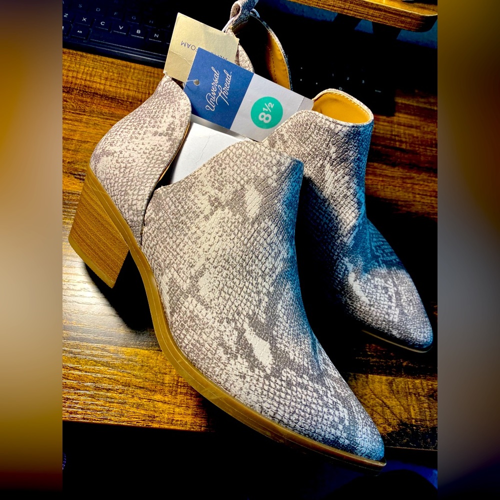 Universal Thread Cari Snakeskin Ankle Booties